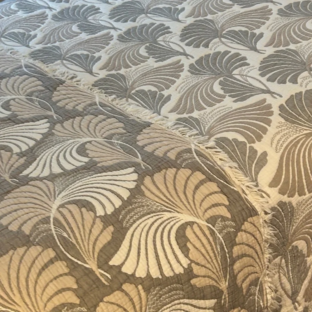 Dancing Leaves Quilted Jacquard 2 Side Woven Bedspread Oversized Queen Neutral